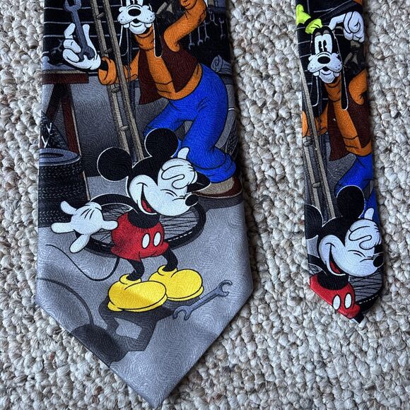Mickey Unlimited Men’s Necktie Goofy Donald Duck Tools Garage - Picture 2 of 5